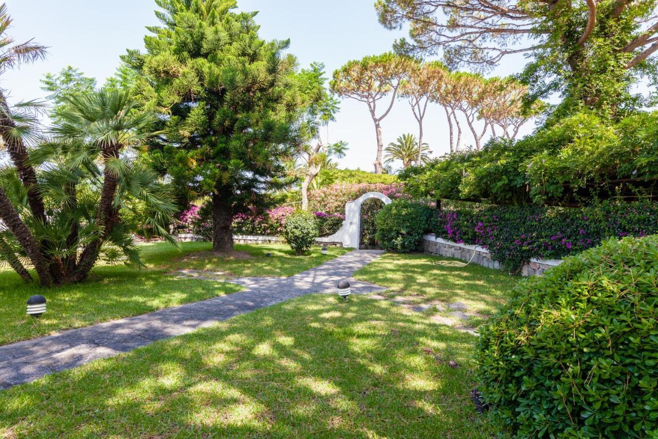 Villetta Con Giardino Esclusivo Di 1000 Mq, Piscina, Tennis, Calcio, Bocce Форио Экстерьер фото