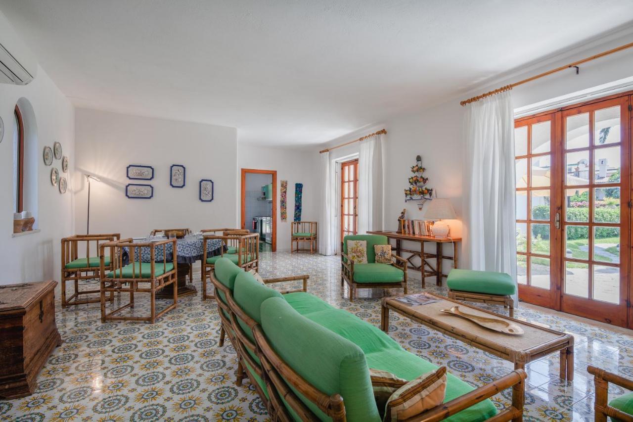 Villetta Con Giardino Esclusivo Di 1000 Mq, Piscina, Tennis, Calcio, Bocce Форио Экстерьер фото
