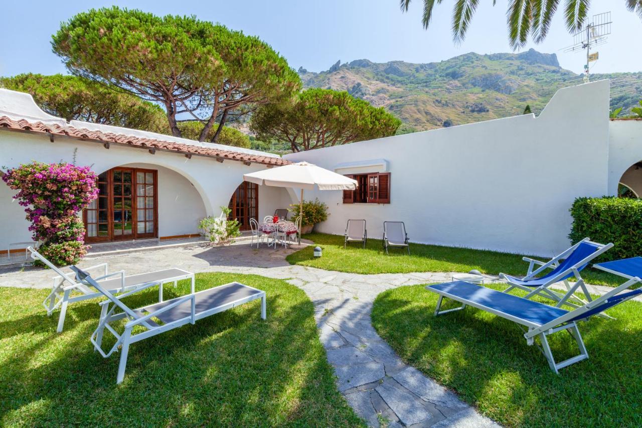Villetta Con Giardino Esclusivo Di 1000 Mq, Piscina, Tennis, Calcio, Bocce Форио Экстерьер фото
