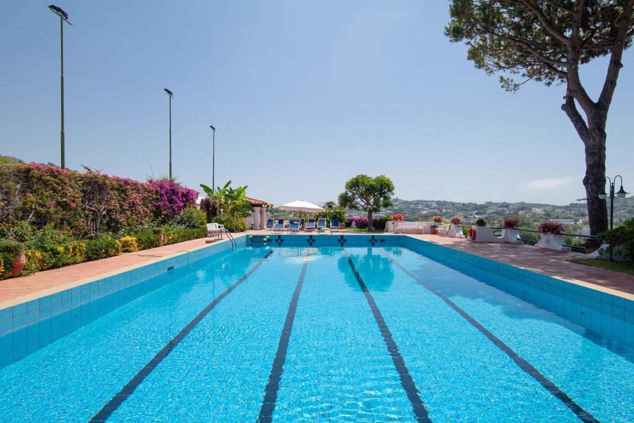 Villetta Con Giardino Esclusivo Di 1000 Mq, Piscina, Tennis, Calcio, Bocce Форио Экстерьер фото