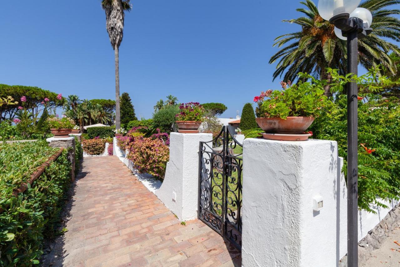 Villetta Con Giardino Esclusivo Di 1000 Mq, Piscina, Tennis, Calcio, Bocce Форио Экстерьер фото