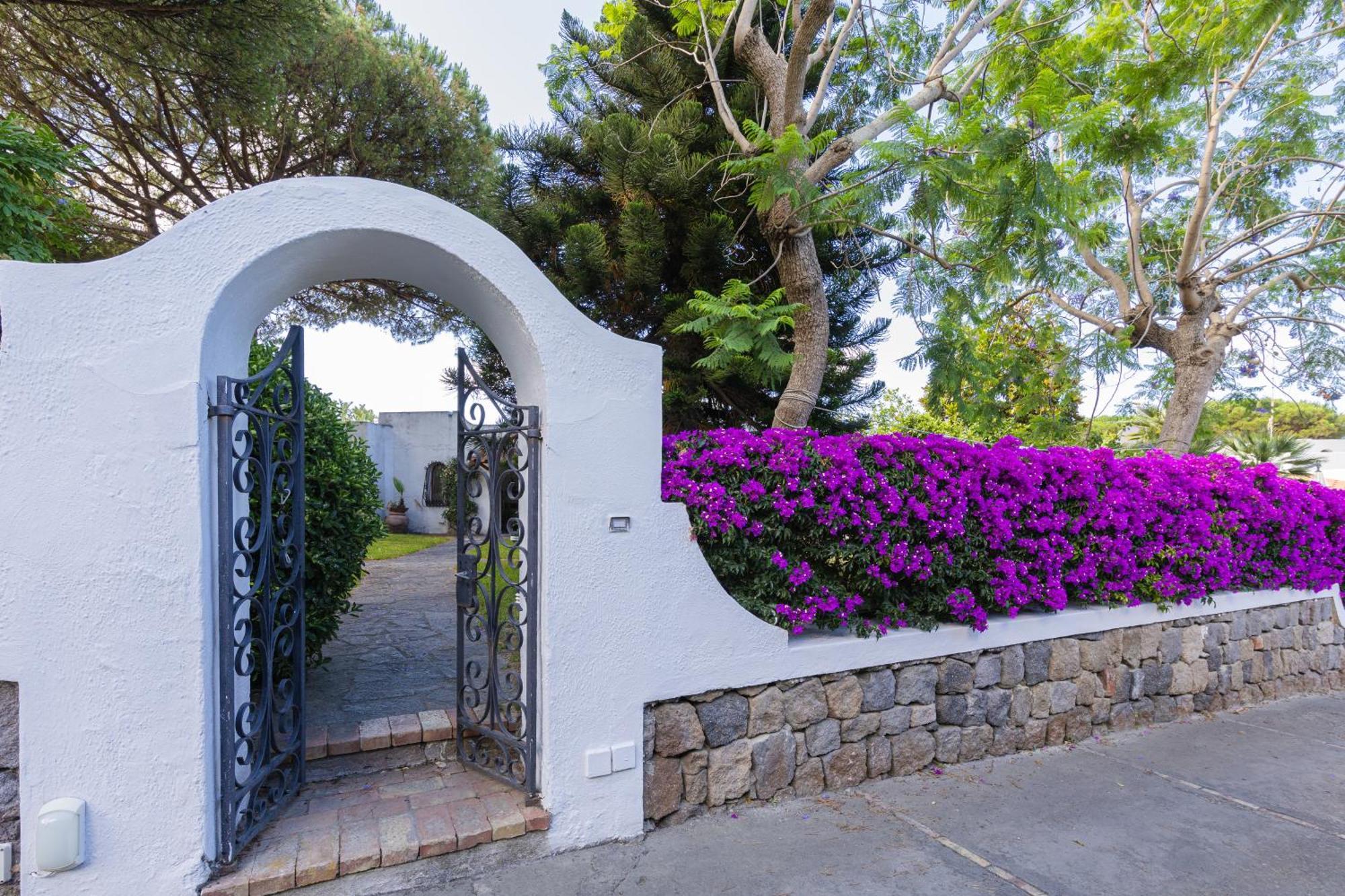 Villetta Con Giardino Esclusivo Di 1000 Mq, Piscina, Tennis, Calcio, Bocce Форио Экстерьер фото