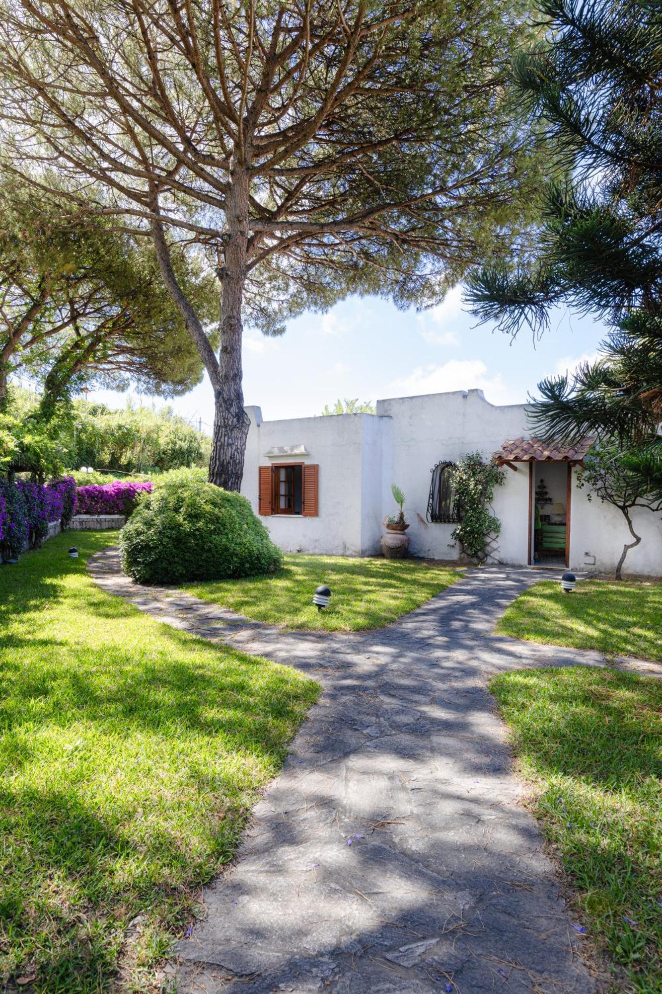 Villetta Con Giardino Esclusivo Di 1000 Mq, Piscina, Tennis, Calcio, Bocce Форио Экстерьер фото