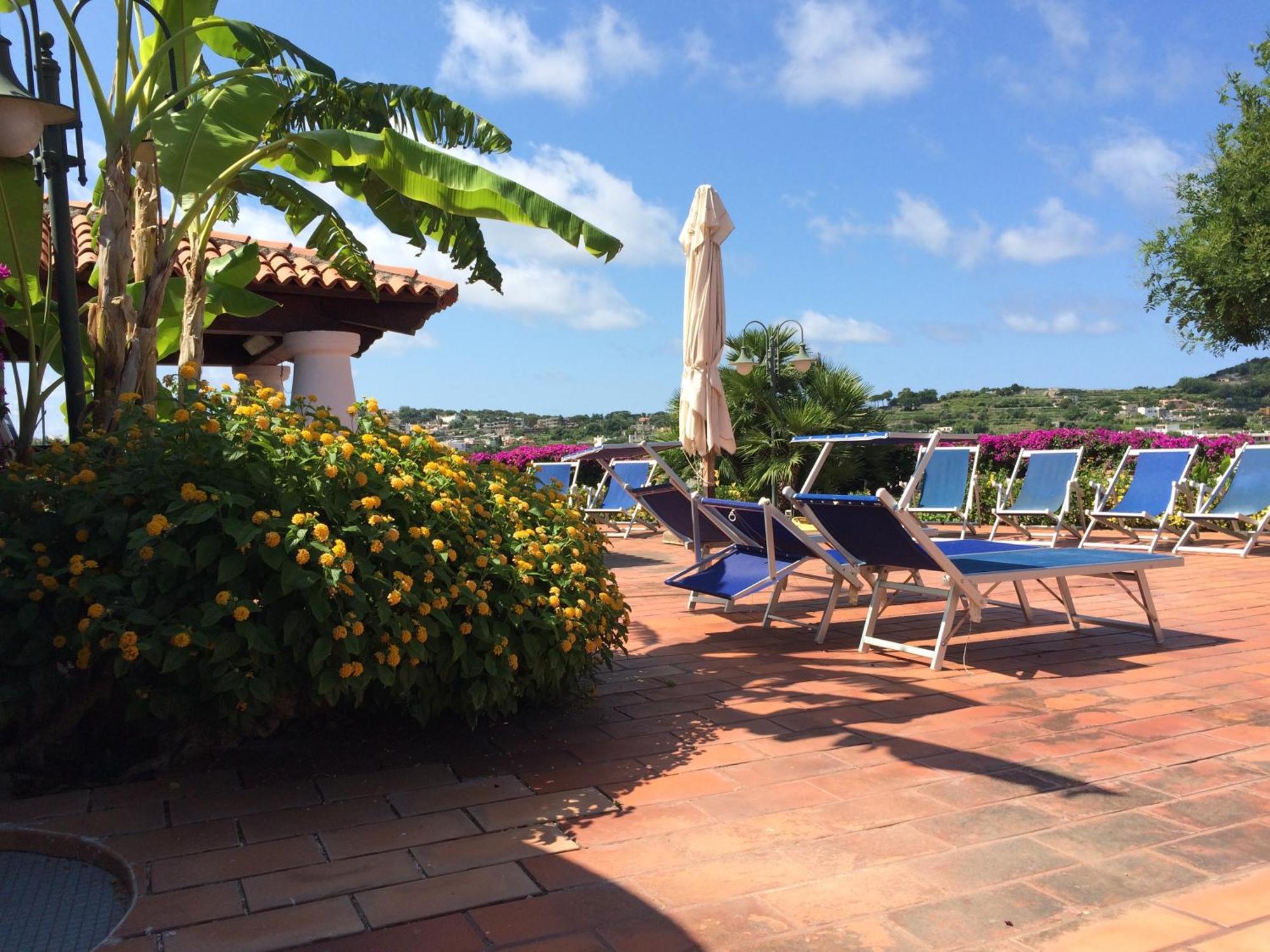 Villetta Con Giardino Esclusivo Di 1000 Mq, Piscina, Tennis, Calcio, Bocce Форио Экстерьер фото