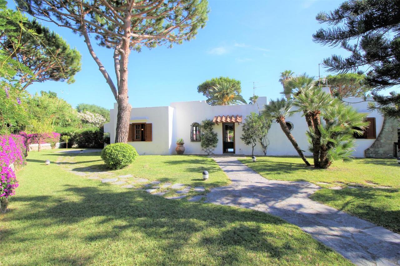 Villetta Con Giardino Esclusivo Di 1000 Mq, Piscina, Tennis, Calcio, Bocce Форио Экстерьер фото